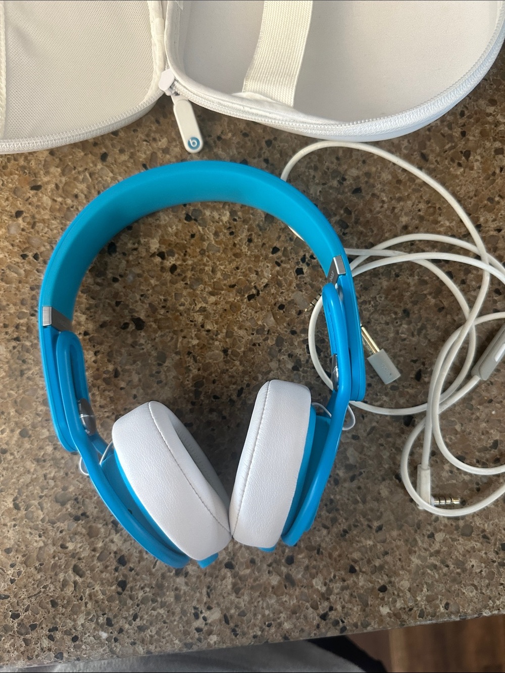 Beats mixr- Blue and White
